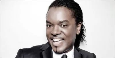 On ne dirait pas que ce grand gaillard, plein de talents, a frisé la dépression nerveuse, il y a quelques années. Maintenant, cela va mieux pour--- Kavanagh... (Complétez les tirets, et non les points de suspension ! )