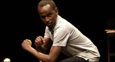 Mamane n'a pas peur de se tourner lui-même en ridicule, lui, mais aussi la gente masculine en général : tous les sujets sont bons pour fustiger les injustices du monde. Quelle est son origine ?