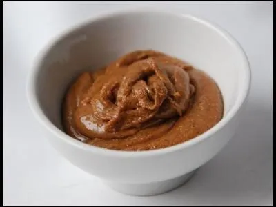 Quels ingrédients composent la véritable pâte de praliné ?