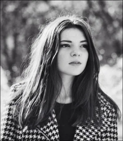 Qui est cette youtubeuse ?