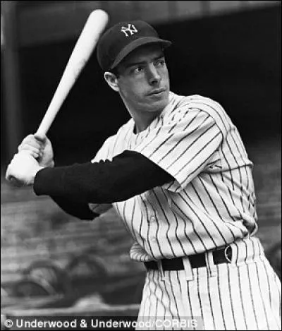 Quel numéro portait DiMaggio lorsqu'il jouait au baseball aux États-Unis pour les Yankees ?