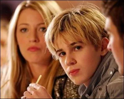 Serena et Eric Van Der Woodsen sont :