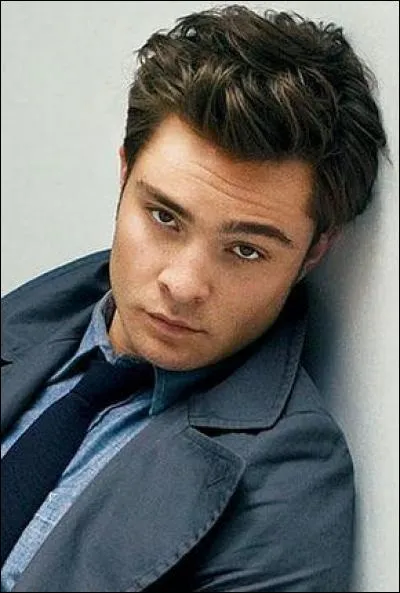 Avec qui Chuck perd-il sa virginité en 5e ?