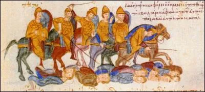 Il avait de la méthode cet homme. Grand conquérant cet empereur byzantin, après sa victoire à Kleidon contre les Bulgares, tue 15 000 hommes et fait autant de prisonniers. Il les renvoie chez eux non sans leur avoir crevé les yeux. Sauf à un sur cent, à qui il laisse un oeil pour guider les autres. Il n'épargne personne : ni femmes, ni enfants. Il règne de 976 à 1025. C'est...