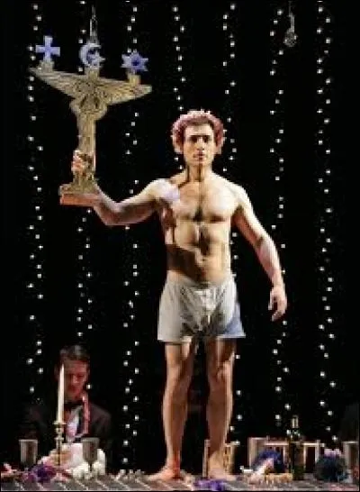 Revenons à Rome pour le pire des salauds de l'empire qui est loin d'être un végétarien pacifique : il viole sa sur, mange des chats , marie sa soeur, lui fait un petit mais craignant qu'elle lui vole la couronne, il les fait assassiner et les mange. II fait exécuter une famille au complet mais une fille de 7 ans est vierge, on ne peut la tuer ! Alors, il la viole et on peut y aller ! C'est le..