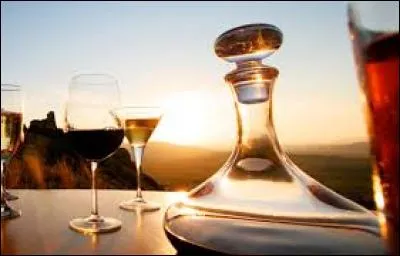 Quel est le premier but quand un sommelier passe un vin en carafe ?