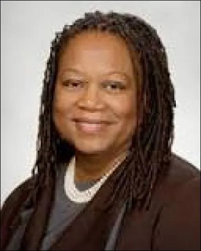 &Agrave; quel parti politique Mamie Locke appartient-elle ?