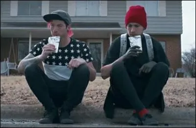 Cette chanson devient de plus en plus connue et est interprétée par le duo « Twenty One Pilots » :