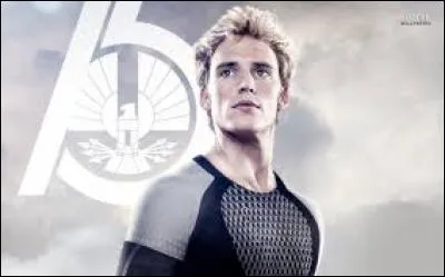 À quel "Hunger Games" participe-t-il la première fois ? À quel âge ?