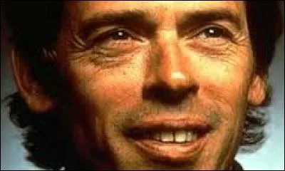 Juillet : Pas de morts très célèbres ce mois-ci ! La Mort serait-elle juillettiste ? Je vous propose donc une citation de Jacques Brel : ''Je suis un mort encore vivant ! '' ... Aux côtés de quel personnage célèbre le chanteur est-il inhumé ?
