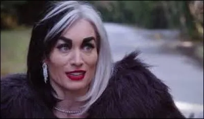 Avec qui Cruella sort-elle ?