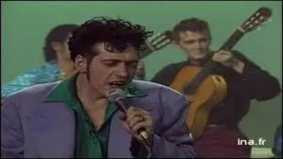 Les nuages filent et le ciel s'éclaircit - Et dans ma tête qui bourdonne, les abeilles !