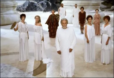 Quelle est cette grande actrice née un 19 mars, ayant eu de célèbres aventures avec Daniel Gélin, Jean-Paul Belmondo, James Dean, et qui fut l'arnaqueuse, puis Joséphine de Beauharnais dans la grande débandade, bien avant le choc des titans ?