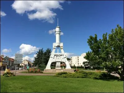 C'est une ancienne cité industrielle, renommée pour son gigantesque marteau-pilon.