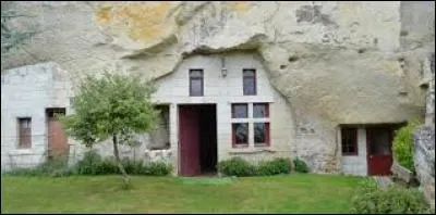 Comment appelle-t-on le type de maison présentée sur la photo ?