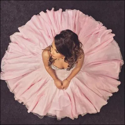 Combien de chaînes YouTube détient Marie Lopez ?