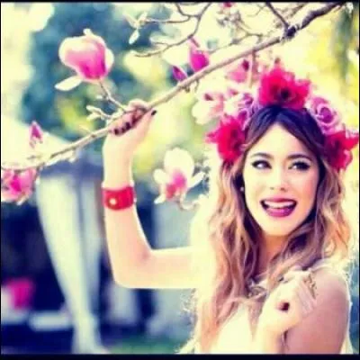 Comment l'actrice qui joue Violetta s'appelle-t-elle ?