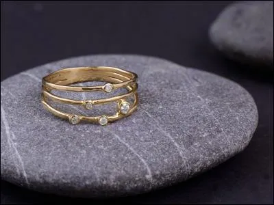 Cette bague est réalisée dans un métal précieux obtenu avec de l'argent recouvert d'une couche d'or, quel est son nom ?