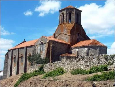Où trouve-t-on des femmes sirènes, d'autres plongeant dans des bassines, des têtes de chats et un étrange chasseur à cheval ?