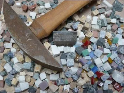 A Saint-Génard on découvre une église romane isolée, le long de la Berlande et de la Marseillaise, on peut rencontrer un artiste qui a décoré des ronds-points à Niort, quelle est sa spécialité ?