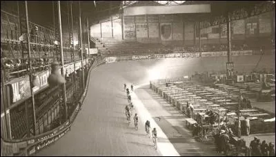 Que s'est-il passé le 16 juillet 1942, surnommé "Le Jeudi noir" ?