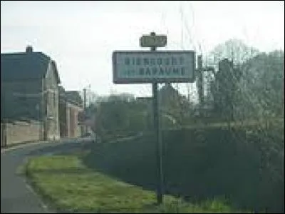 Petit village de 39 habitants dans l'arrondissement d'Arras, Riencourt-lès-Bapaume se situe dans le département ...