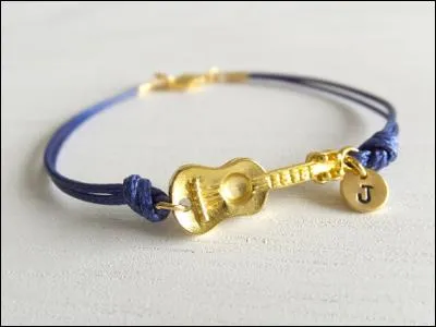 Paradis des surfeurs, Hawaï vous accueille. Pour ne pas oublier la musique hawaïenne, vous désirez emporter ce bracelet guitare ukulélé. Quelle monnaie vous permet de l'acheter ?