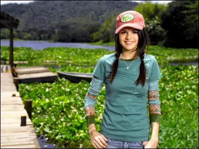 Dans "Princesse Protection Program", elle joue aux côtés de...