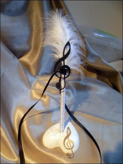 Qui chantait "Et nous sommes, vulnérables, misérables, nous les hommes, pauvres diables" ?