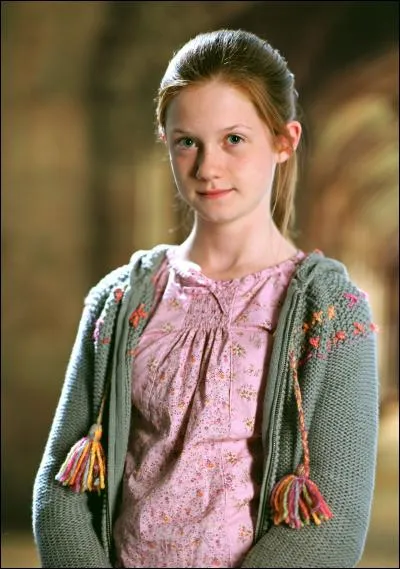 Qui incarne la très mignonne Ginny Weasley, qui tomba amoureuse de Harry, dès le premier film et jusqu'au dernier ?