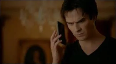 Damon appelle Bonnie...