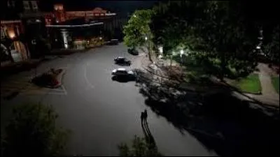 Deux personnes se sont retrouvées dans le monde-prison de 1994 après l'effondrement de l'autre côté. Qui sont-elles ?