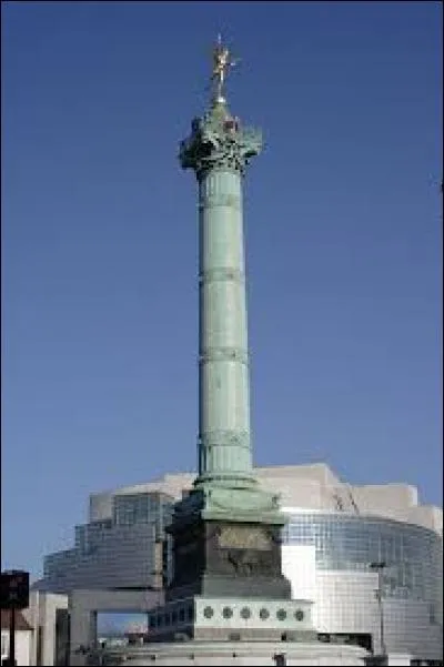 Voyages - Comment s'appelle ce monument qui se trouve à Paris ?