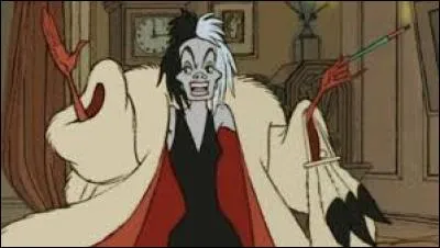 Cruella est dans sa maison. Quelqu'un sonne à sa porte. Elle ouvre et tombe sur une femme énorme verte avec des oreilles bizarres. Qui est-elle ?