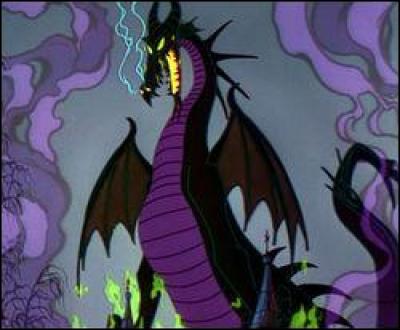 Aurore est en retard au bal. Elle demande à un dragon très grand et noir de voler jusqu'au château. De quel film sort-il ?