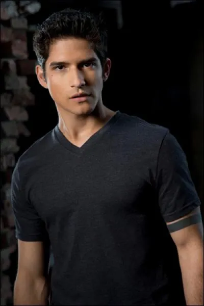 Au tout début de la série, pourquoi Scott se retrouve-t-il dans la forêt ?