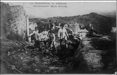1908, Italie > Un séisme fait 120 000 victimes et détruit une ville ; laquelle ?