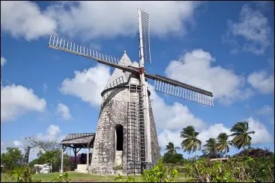 Surnommée "l'île aux Cent Moulins", elle a été chantée par Laurent Voulzy.