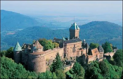 Ce lieu a un nom d'origine allemande qui peut se traduire par "haut château du roi".