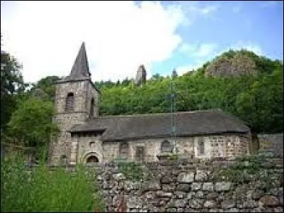 Voici l'église Saint-Pardoux de Laroquevieille. Commune Cantalienne, dans le Massif Central, elle se situe en région ...