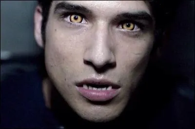 Au premier épisode, Scott se fait mordre par...