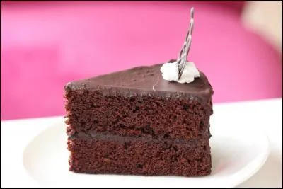 Qu'a de particulier ce gâteau au chocolat et de quelle province provient-il ?