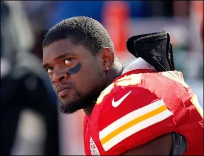 L'infortuné Belcher, très jeune et grand espoir du football US, a commis l'irréparable... De quoi s'agit-il ?