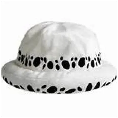 À qui appartenait ce chapeau avant l'ellipse ?