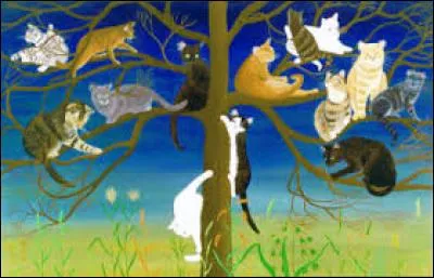 Un chat tout blanc grimpe le long du tronc de l'arbre pour rejoindre ses amis.