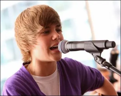 Quel est le titre de son premier single ?