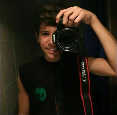 Avec quel youtubeur a-t-il tourné la vidéo "Skype challenge" ?