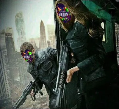 Après une longue réflexion, j'ai décidé de lui offrir un film. Le vendeur m'a conseillé de prendre "Divergente", et a parié avec moi 2 euros que vous ne sauriez pas le nom de l'héroïne dans "Divergente". Quel est ce nom ?