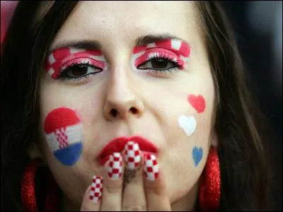 Permettez, mais il y aurait de quoi se damner et se damer, Madame, le pion pour vos damiers ! D'où viennent-ils ?