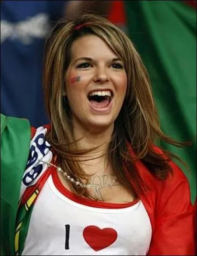 Le coeur de cette jeune fille bat pour quelle patrie, selon vous ?